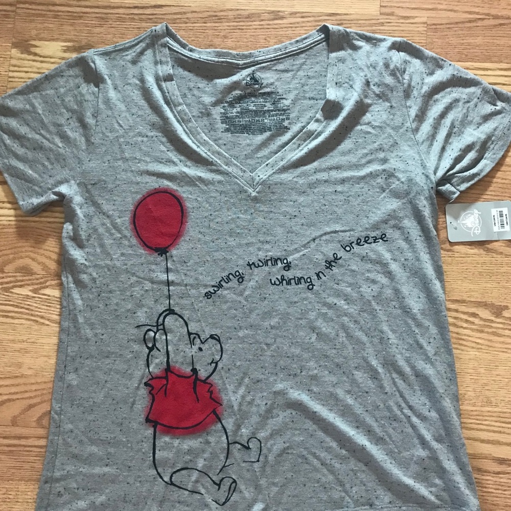 NWT Disney Winnie the Pooh Bear VNeck Tee Large